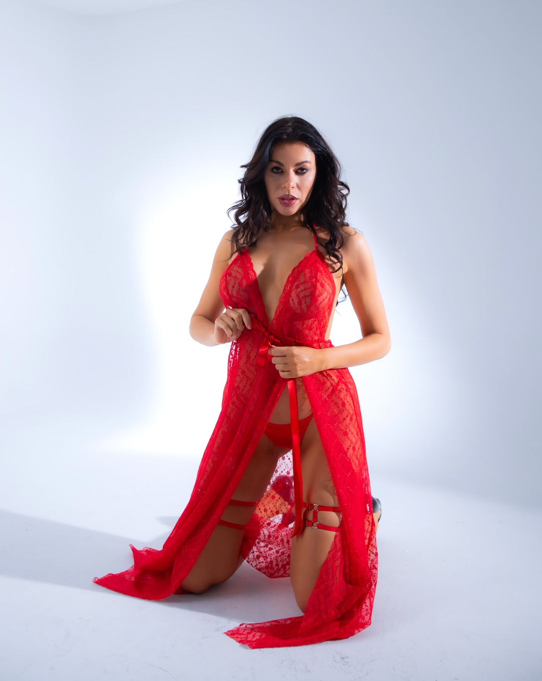 Uzun Gecelik Seti: Red Harmony Gown + Siyah Jartiyerli Sabahlık